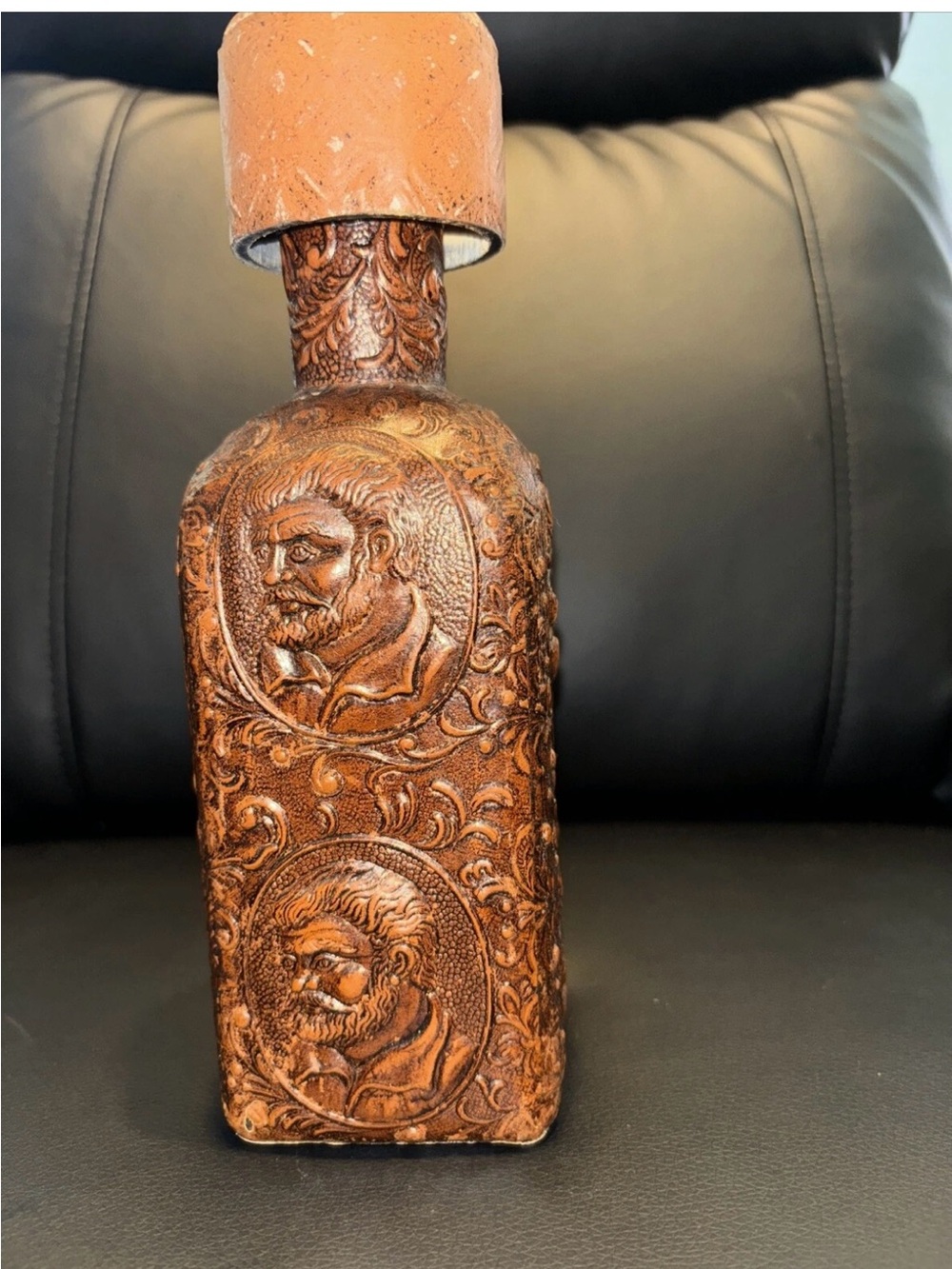 Vintage Leather Wrapped Whiskey Bottled Lid Wrapped,El quijote de la mancha.
